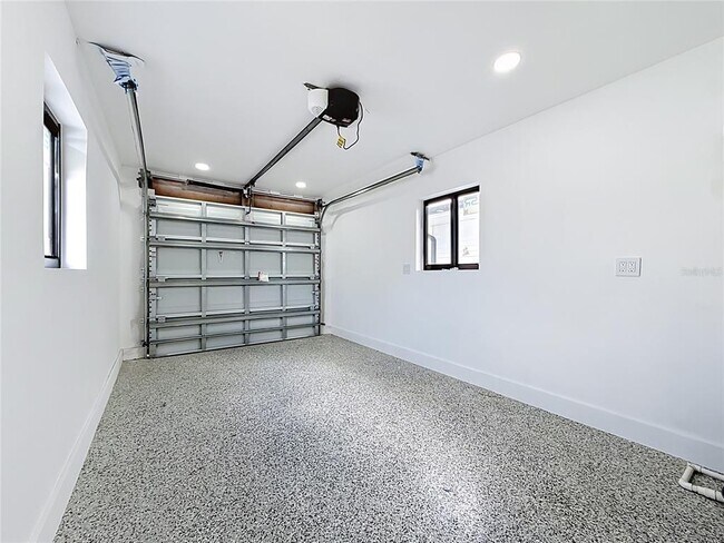 Building Photo - 2472 Tradewinds Dr