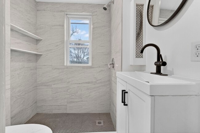 Building Photo - 166 Elliot St