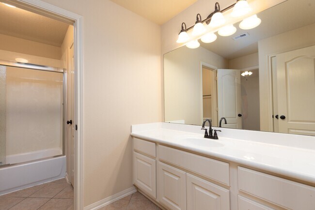 Building Photo - 17303 Quiet Shores Dr
