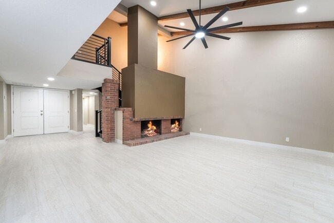 Building Photo - 968 Pinehurst Dr