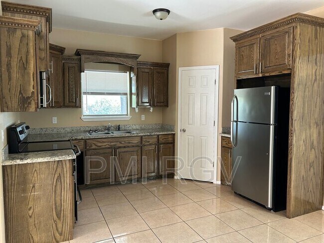 Primary Photo - 2708 Primrose Ave