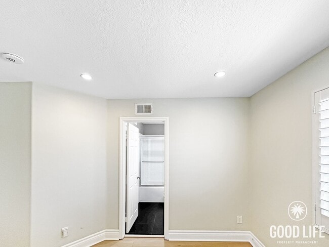 Building Photo - Beautiful 3-Bed Home w/ Vaulted Ceilings, Stainless Appliances, Private Backyard & 2-Car Garage