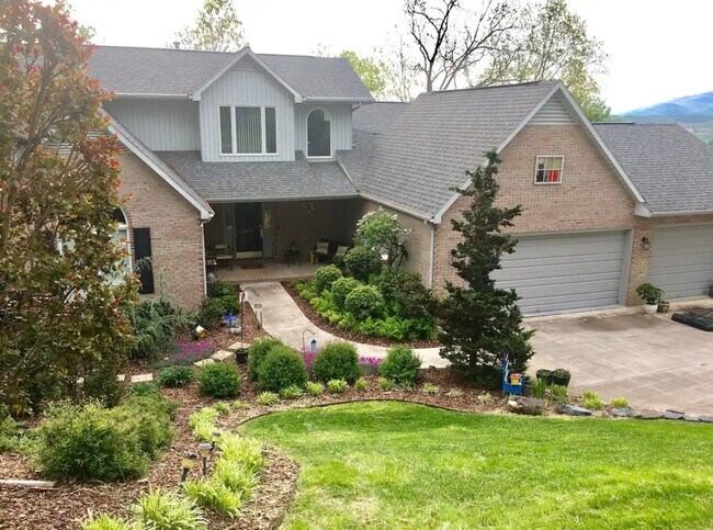 Building Photo - 2227 Granite Ct