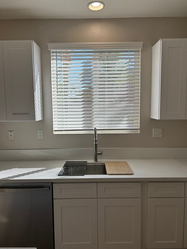 Building Photo - Remodeled Temecula 4 Bedroom