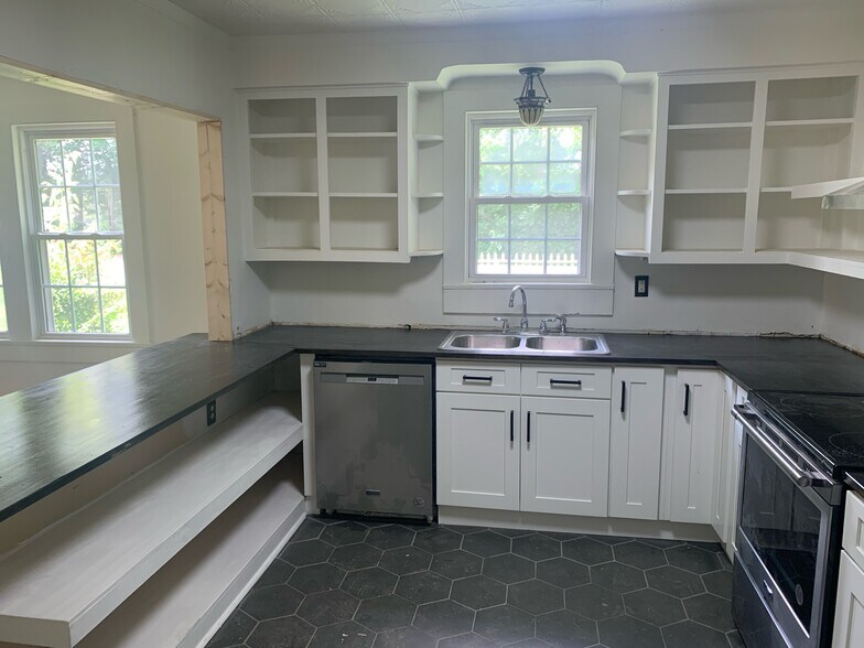 Building Photo - 3232 Fairmont Blvd