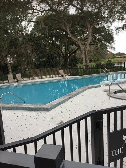 Building Photo - 4489 Oak View Dr