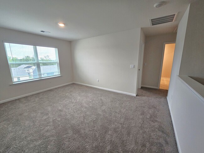 Building Photo - 942 Pineland Dr