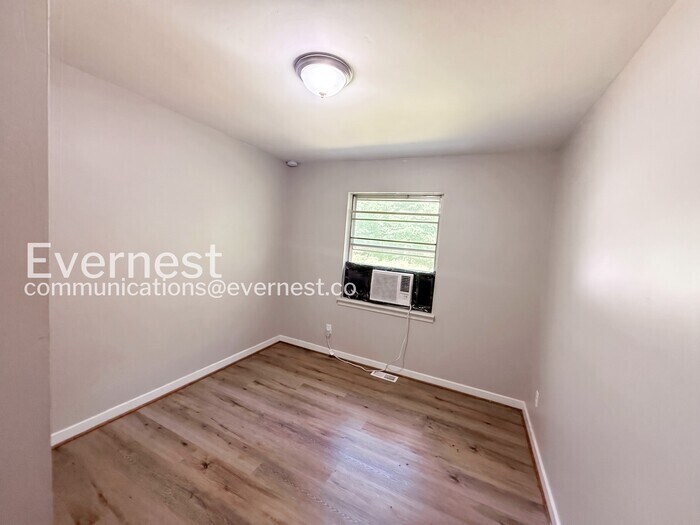 Building Photo - 1645 18th Way SW