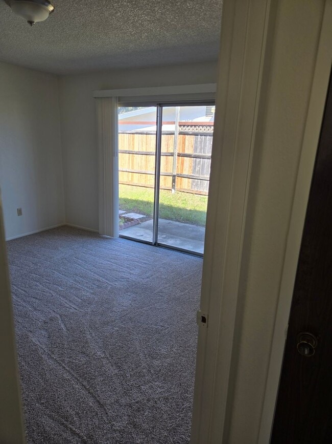 Building Photo - 220spr