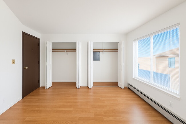 Building Photo - 336 Lathrop Ave