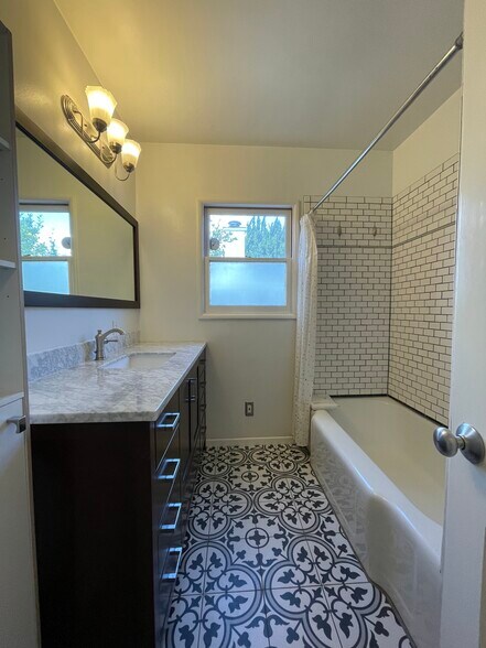 Building Photo - 6461 Gaviota Ave