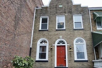 Building Photo - Fabulous 3BD/1BA/2HBA Townhome in Baltimore