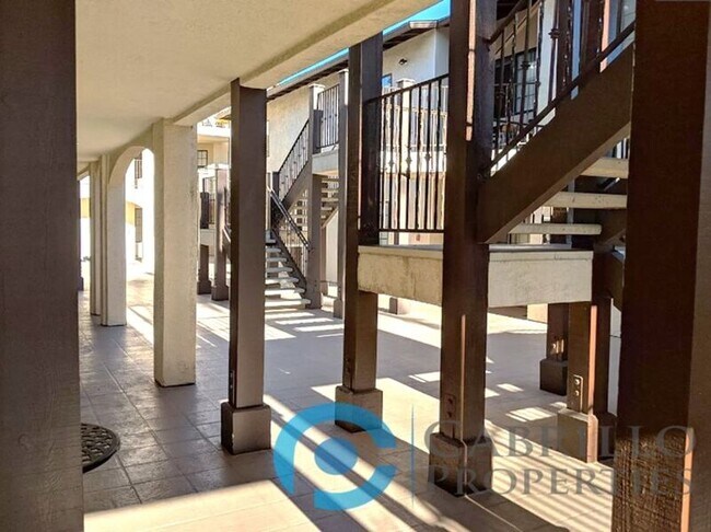 Building Photo - 2828 Famosa Blvd