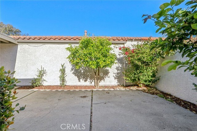 Building Photo - 19535 Rinaldi St