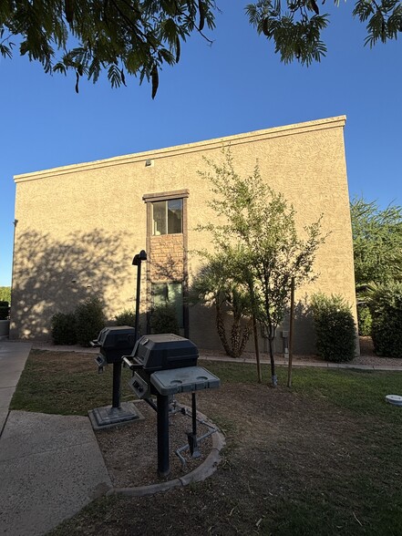 Building Photo - 5995 N 78th St
