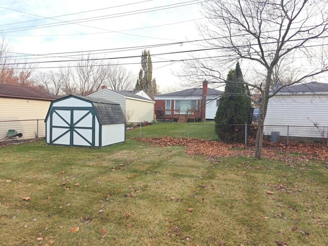 Building Photo - 1409 Royal Ave