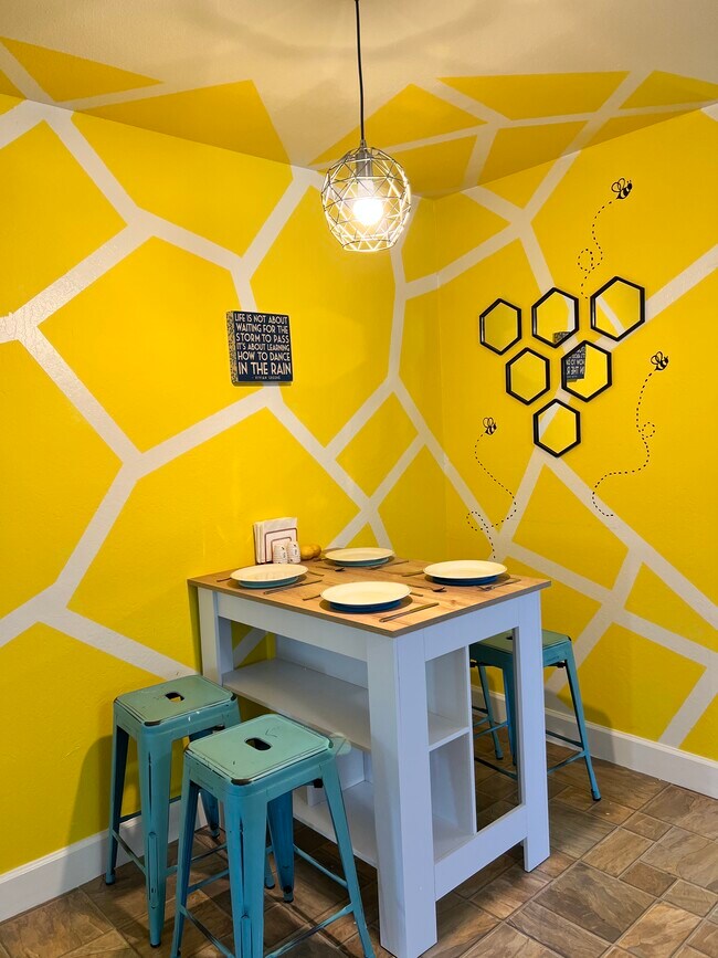 Building Photo - 3320 Panorama Dr