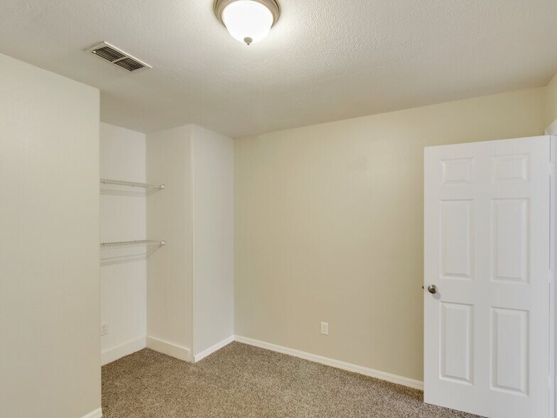 Building Photo - 16329 Coopers Hawk Ave