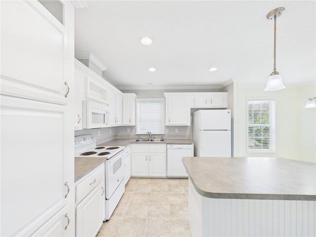 Building Photo - 310 Pineapple St