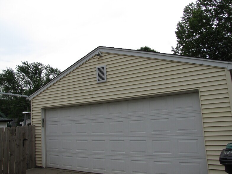 Building Photo - 7701 Grover St