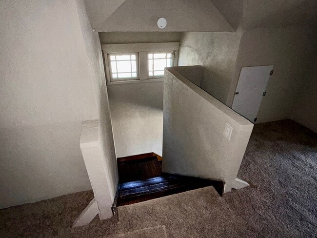 Building Photo - Full Remodeled Home