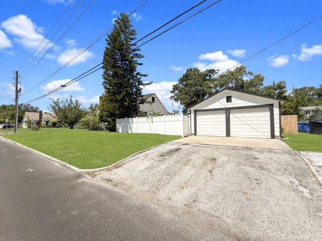 Building Photo - Recently Updated 3/2 with Pool and 2 Car Garage