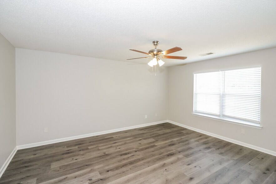 Building Photo - 9961 Fox Run Dr