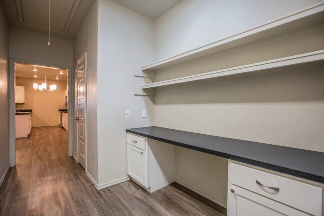 Building Photo - Pre-Leasing - Eye-Catching Home with a Bathroom in Every Bedroom!