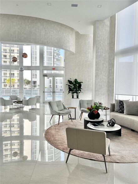Building Photo - 15901 Collins Ave