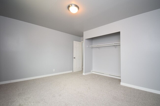 Building Photo - Comfortable Kearns 4-Bed Home with Spacious layout & Private Yard