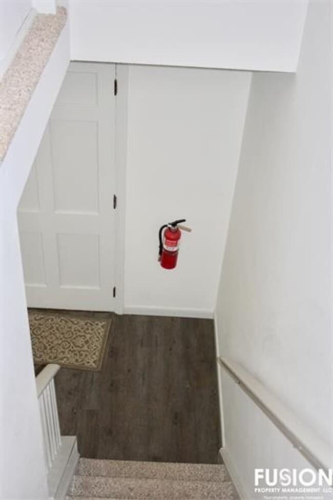Building Photo - Bright 2-Bedroom Home Near Oakledge Park w/Pool!