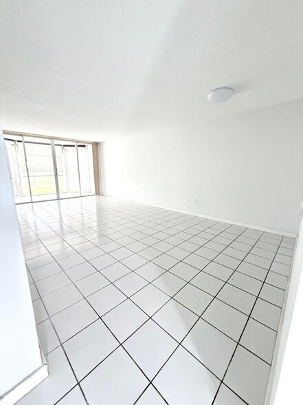 Building Photo - 1601 NE 191st St