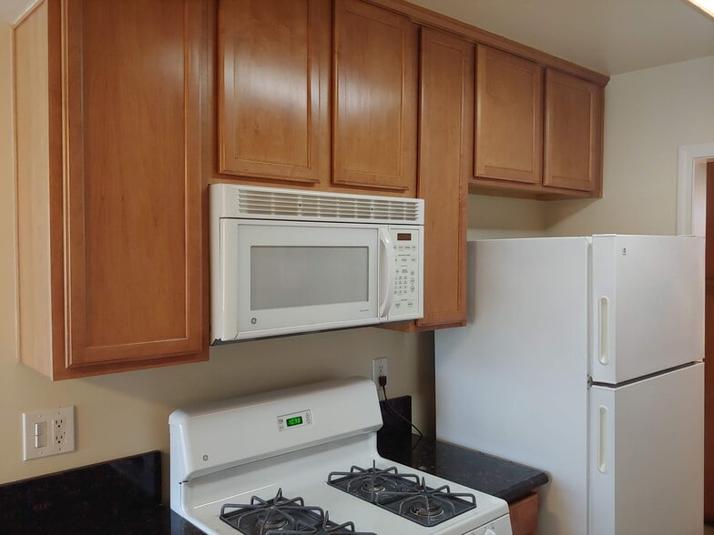 Building Photo - 1430 W Lambert Rd