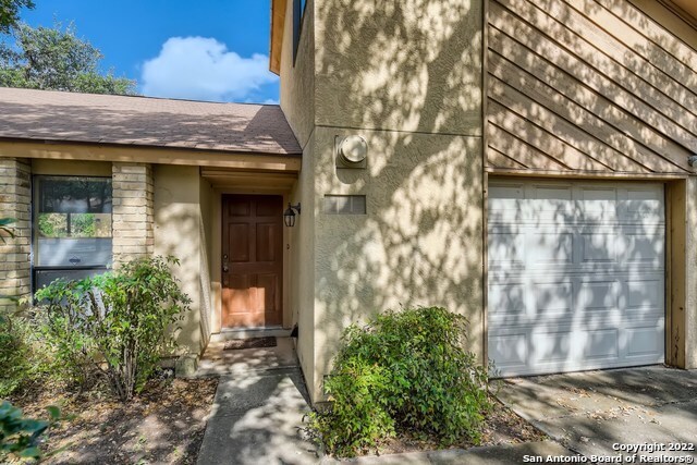 Building Photo - 8823 Wellesley Manor Dr