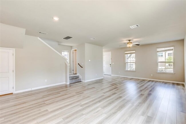 Building Photo - 218 Glass Mountains Wy