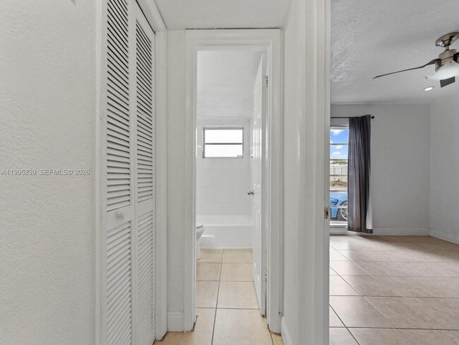 Building Photo - 7220 SW 94th Pl