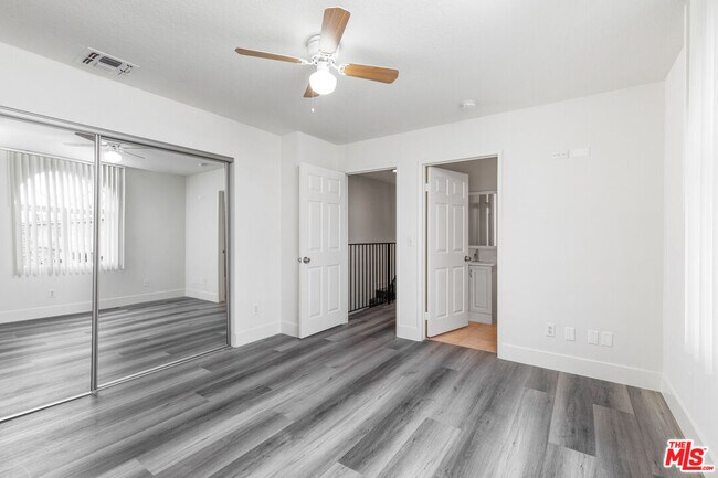 Building Photo - 6616 Sylmar Ave