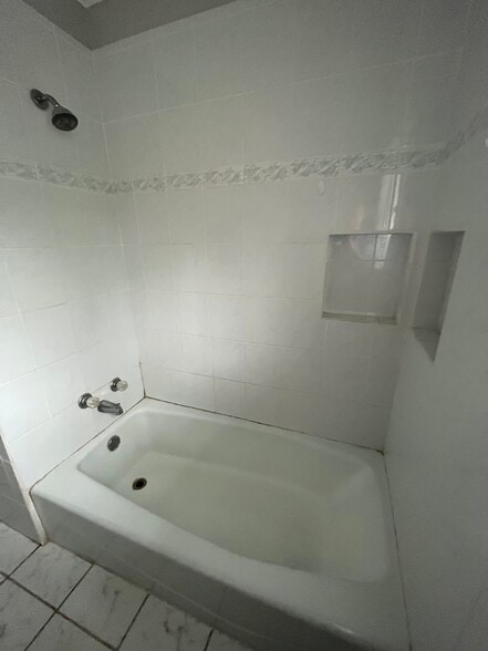 Building Photo - 502 Sunnyside Ln