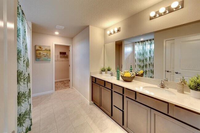 Building Photo - 8921 Royal River Cir