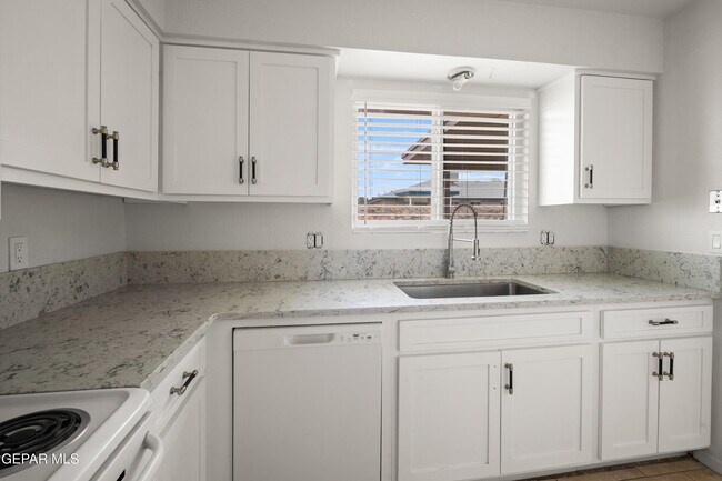 Building Photo - 7139 Orizaba Ave