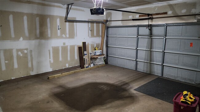 Building Photo - 3911 Falvel Cove Dr