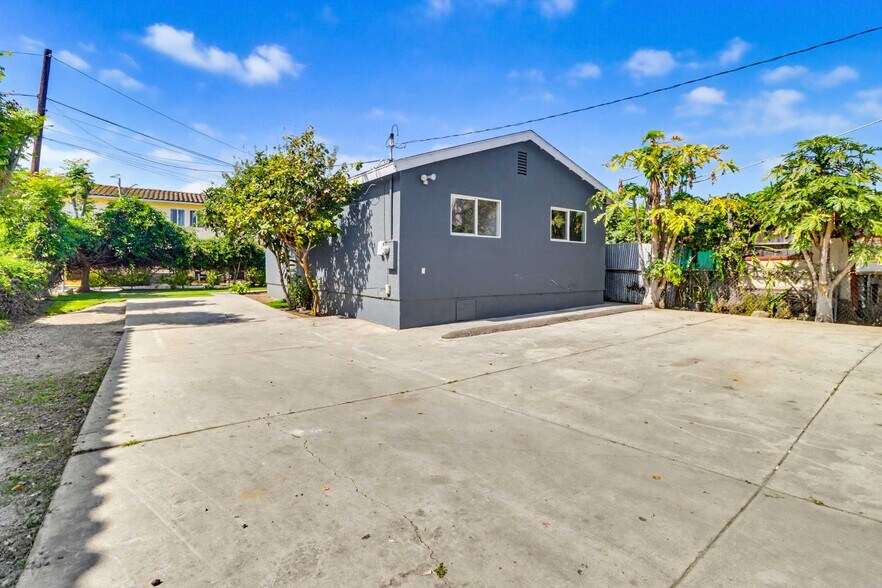 Building Photo - 856 S Gregory St