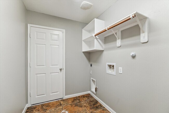 Building Photo - 3122 Schumann Oaks Dr