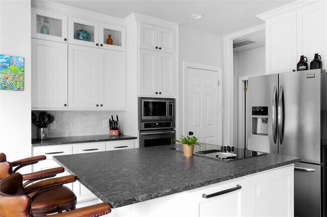 Building Photo - 301 Hurst Creek Rd