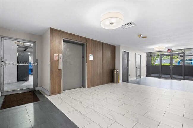 Building Photo - 18081 Biscayne Blvd