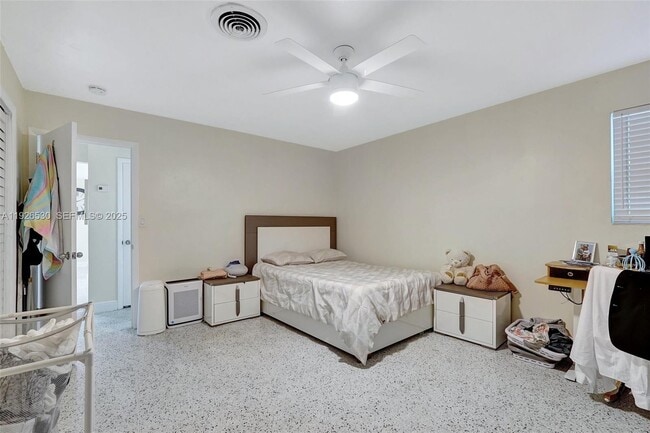 Building Photo - 2470 NE 182nd Terrace