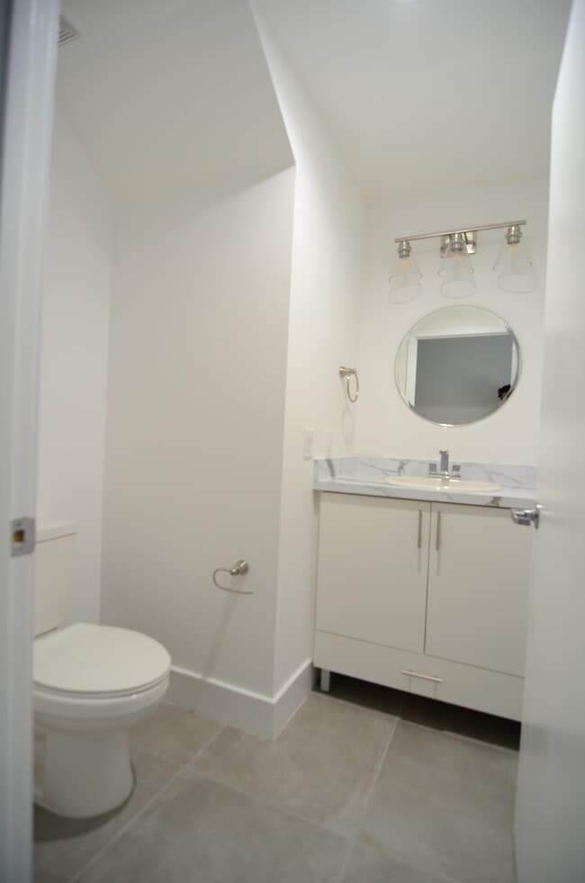 Building Photo - 645 Palmetto Dr