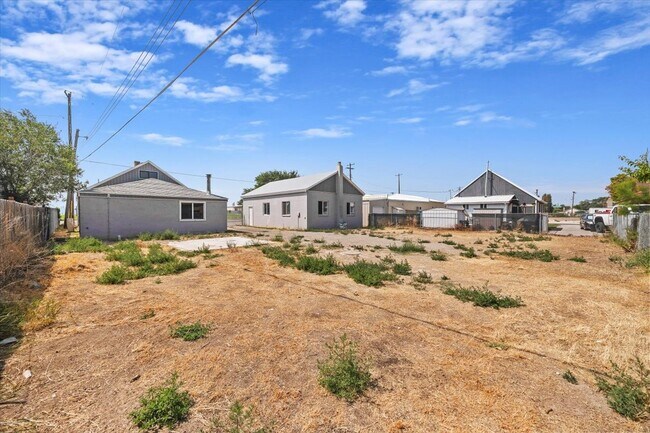 Building Photo - 310 US-30