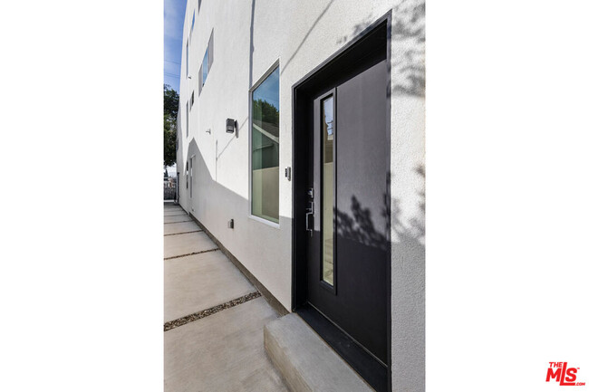 Building Photo - 3212 Verdugo Rd