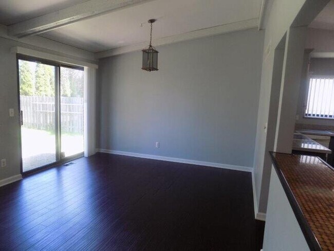 Building Photo - 2127 Hopkins Dr